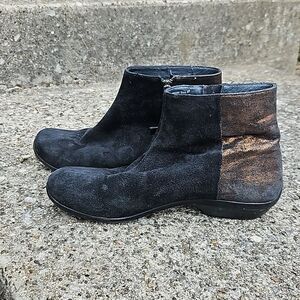 Dansko Otis black metallic bronze ankle boot size 41